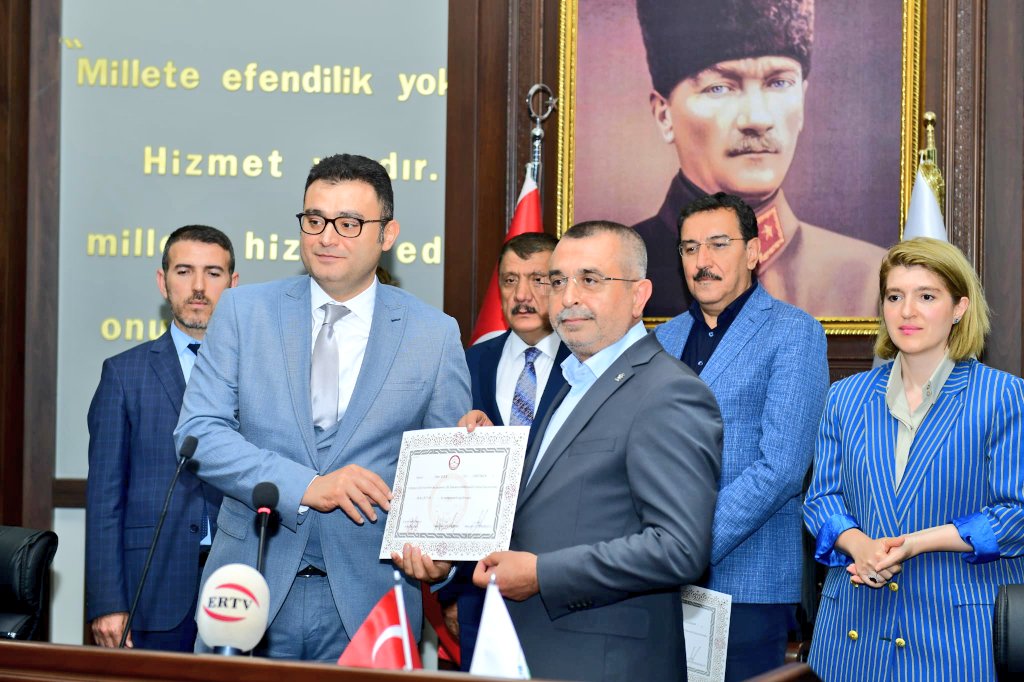 AK Parti Malatya Milletvekilleri Mazbatalarını Aldılar