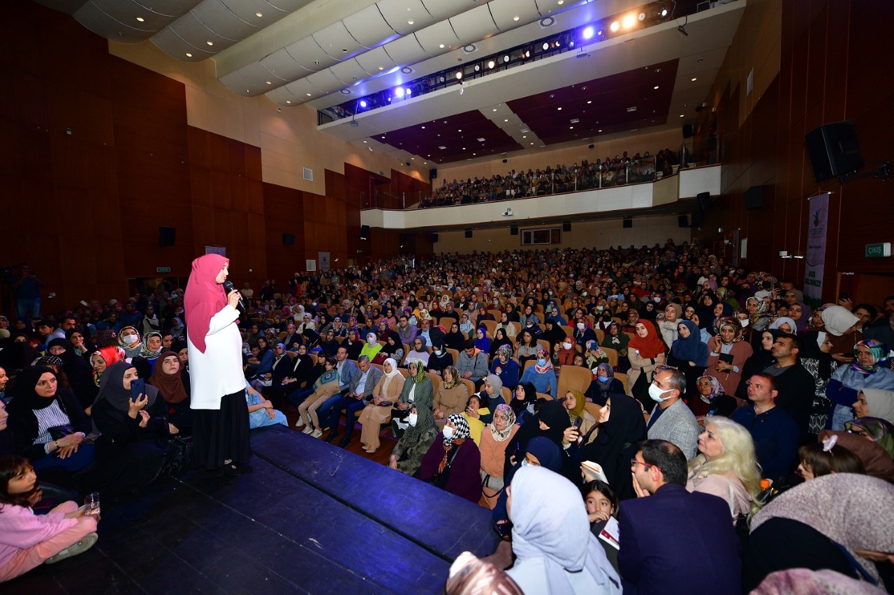 Araştırmacı-Yazar Saliha Erdim’in ‘Ailede Huzur Nasıl Sağlanır?’ Konferansı Yoğun İlgi Gördü