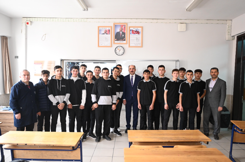 Başkan Altay, Selçuklu Mesleki ve Teknik Anadolu Lisesi Öğrencileriyle Buluştu