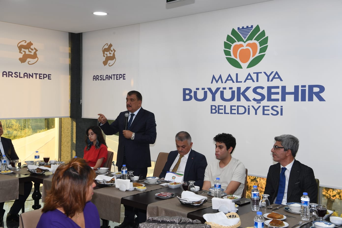 Başkan Gürkan, Malatya’da İlk Bine Giren Öğrenci ve Velileriyle Bir Araya Geldi