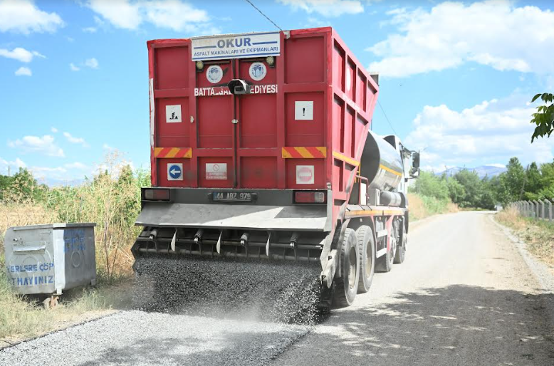 Battalgazi Belediyesi 3 Mahallede Toplam 30 Kilometre Asfalt Çalışması Yaptı