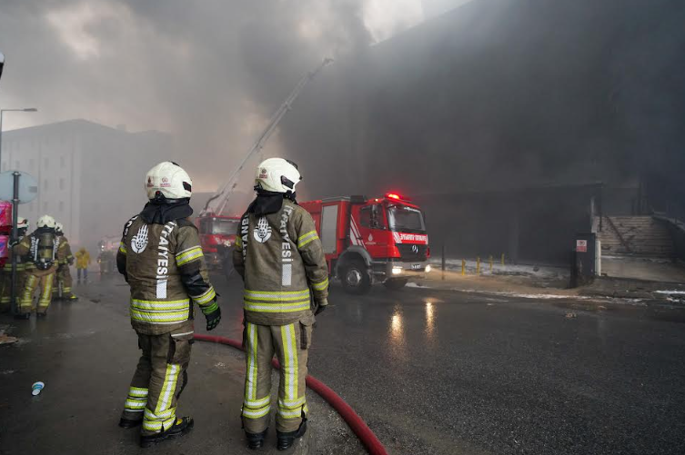 Beylikdüzü'nde Fabrika Yangını