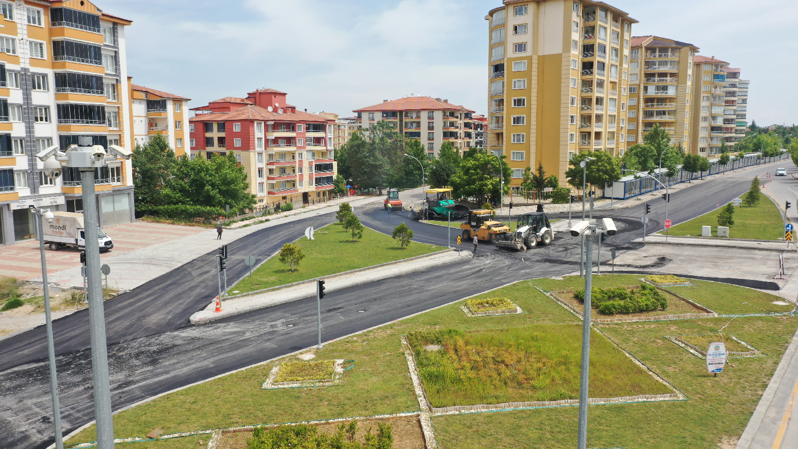 Büyükşehir Belediyesi Yol Ve Asfalt Çalışmaları Devam Ediyor