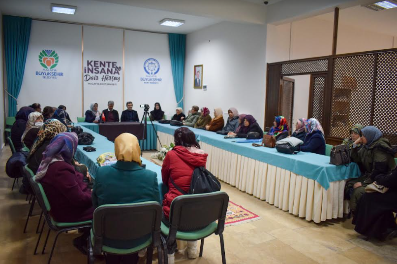 Kent Konseyi Kadın Meclisi “Yardımlaşma ve Gönüllülük” Konulu Program Düzenlendi