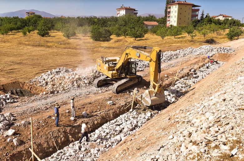 Kuzey Kuşak Yolunda İstinat Duvarı Yapılıyor