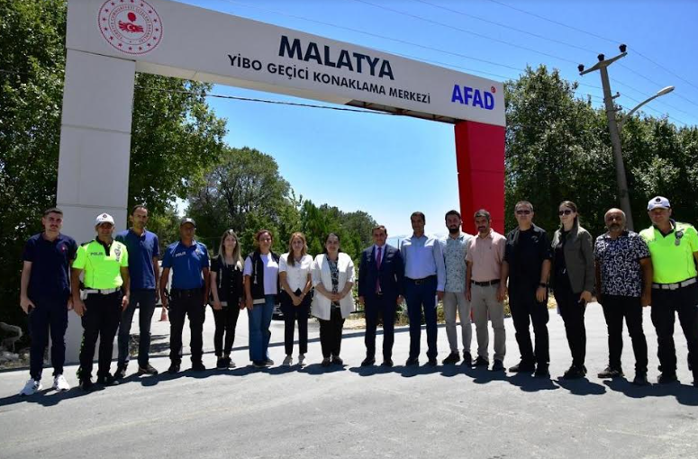 Selda Yavuz Hanımefendi, Akçadağ'da Depremzede Aileleri Ziyaret Etti