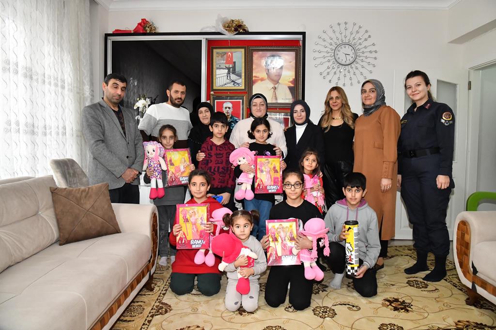 Vali Ersin Yazıcı’nın Eşi Hanımefendi Hanife Yazıcı’dan Şehit Ailelerine Ziyaret