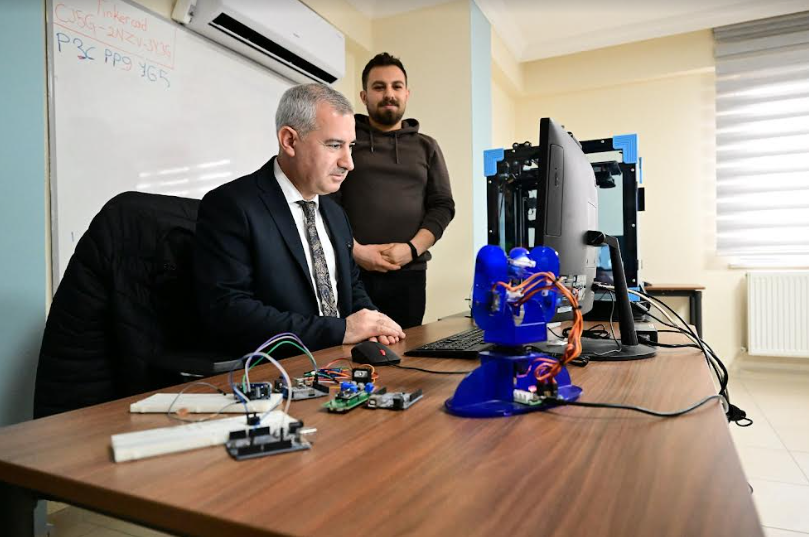 Yeşilyurt Belediyesi Robotik Kodlama Kursu Öğrencilere Yeni Bir Ufuk Ve Vizyon Kazandırıyor